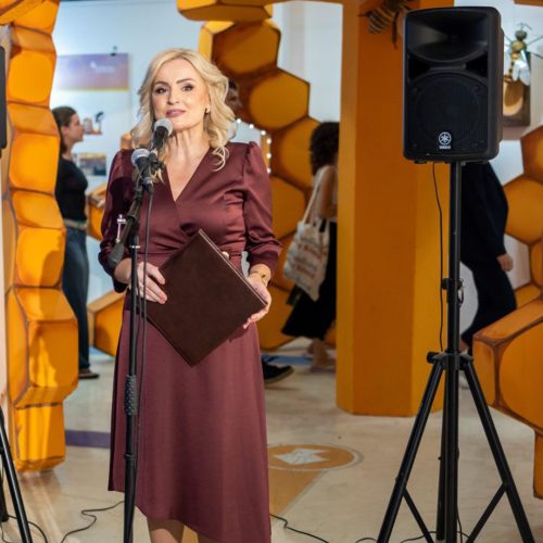 IZLOŽBA „PČELA-ZLATNA NIT PRIRODE“ OTVORENA U GALERIJI PRIRODNJAČKOG MUZEJA